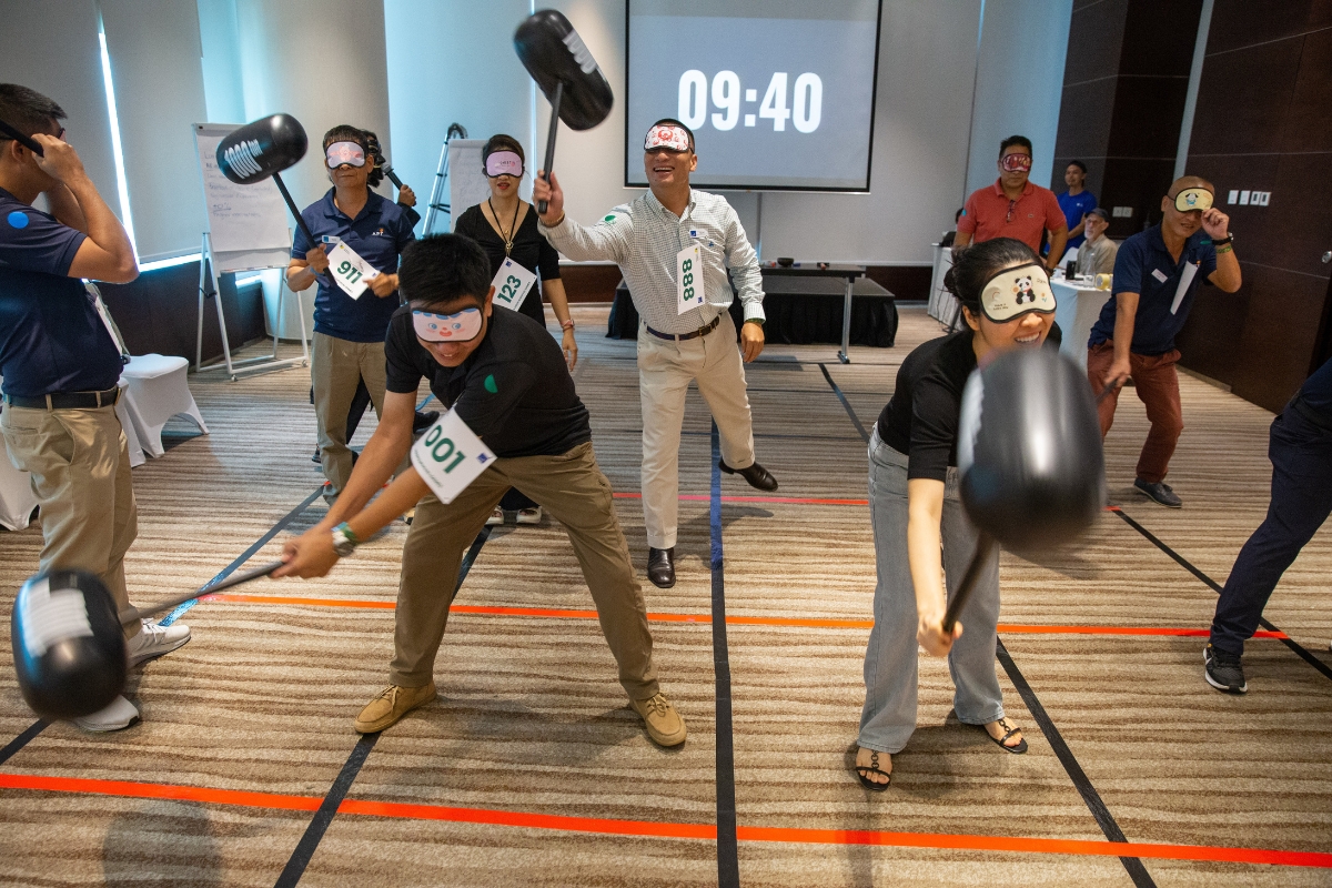 Team Building for Large Groups (100–250 People): A Logistics Playbook Why Large Group Team Building Fails Without the Right Structure