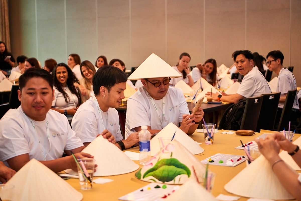 Team Building Workshops vs Activities: What to Pick overview of the difference between a workshop and an activity — team building workshop vietnam