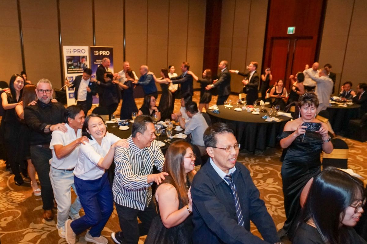 15 Year-End Party Games That Get People Up what stage games work for a large room