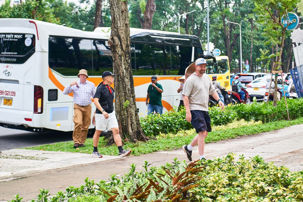 Corporate Group Transport in Vietnam what vehicle types are available